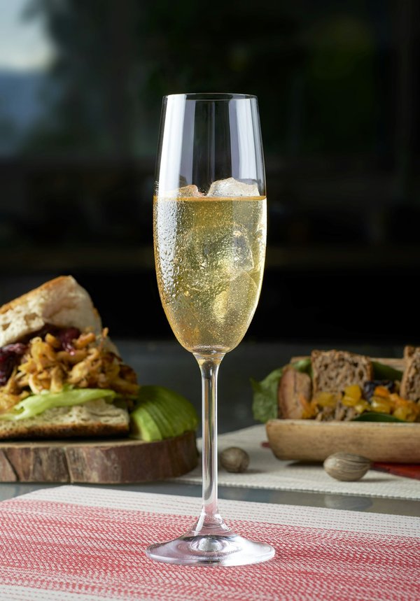 Hydromel sans alcool : la boisson pétillante à savourer !